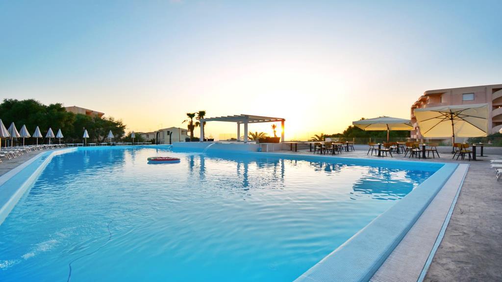 Horizon Hotel by PendraHolidays Badesi Buitenkant foto